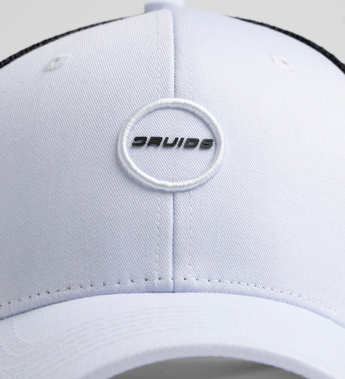 PLAYERS D BADGE CAP - WHITE / BLACK